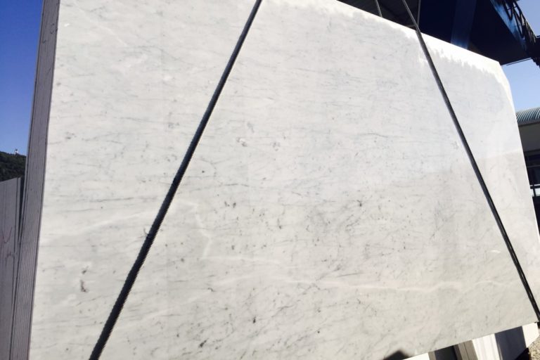 Bianco Carrara C lastre costo