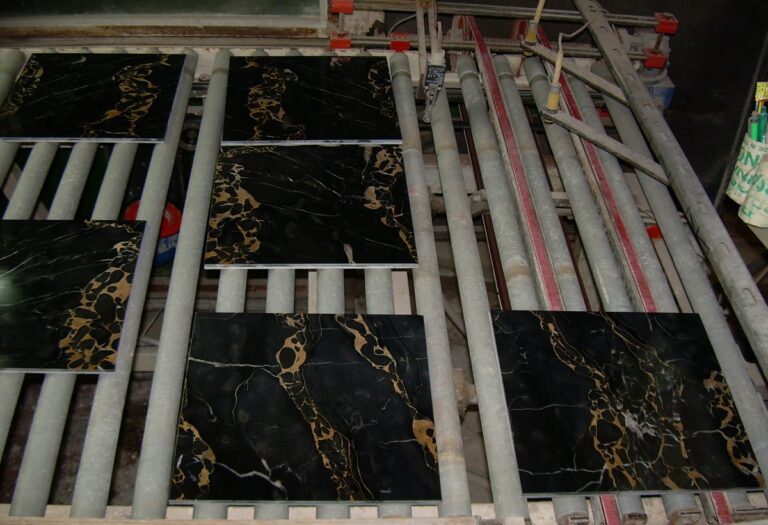 wandverkleidung schwarzer marmor portoro gold