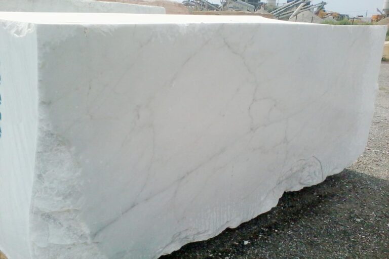 blocchi marmo bianco lasa oro