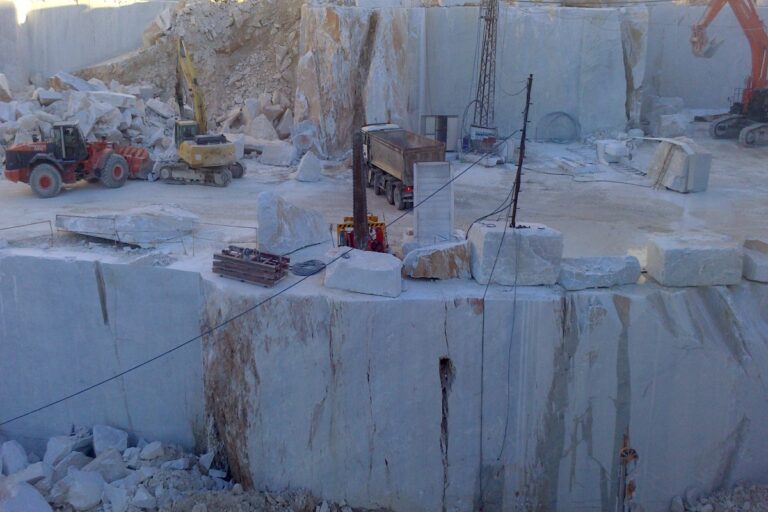 cava marmo carrara
