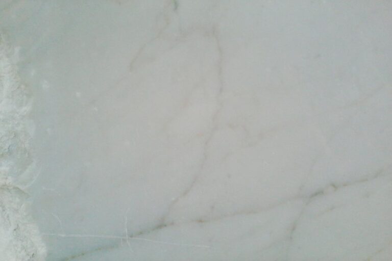 prezzi marmo bianco lasa oro